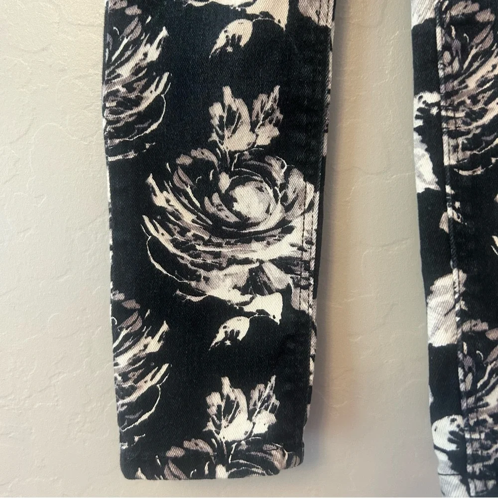 ⭐️Baby Gap black and white floral denim leggings size 4 years